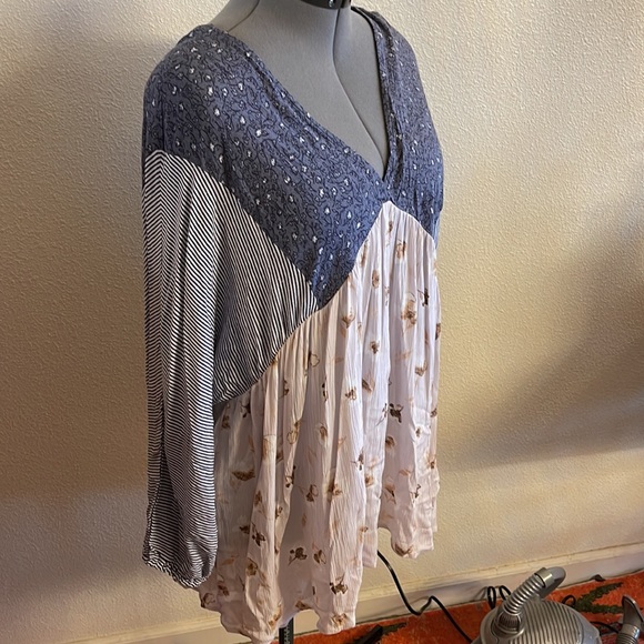 Oddy melange mixed material blouse top gray w floral sides & back flowy long - Picture 4 of 6
